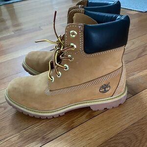 Timberland Boots in excellent condition. Worn a handful of times.